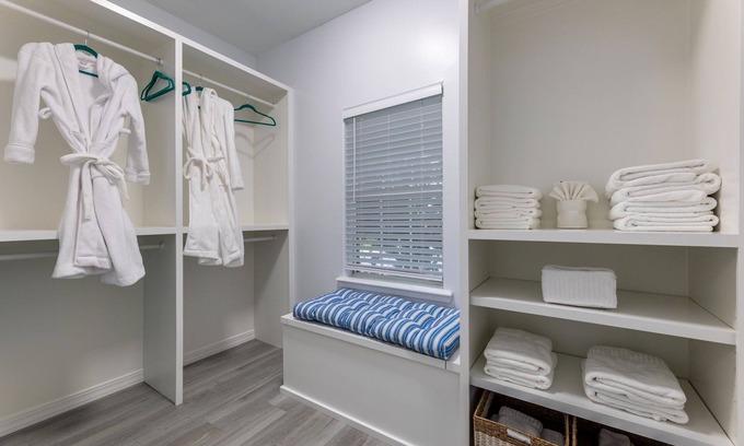 Galveston Casa | Beautiful Beach Home with Private Pool - 2 min from beach. Insta worthy !