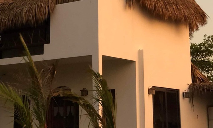 El Paredon Cabina | Beautiful beach lodge, family-sized with all comfortable amenities