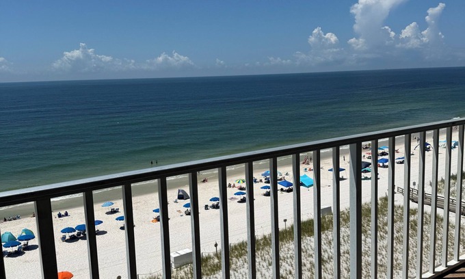 Gulf Shores Condominio | Beautiful Beachfront Condo 2 bedroom 2 bath sleeps 8 - Gulf Shores, AL
