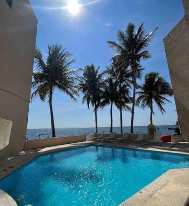 Puerto Juarez Apartamento | Beautiful Beachfront Apartment with Pool Relaxing Getaway