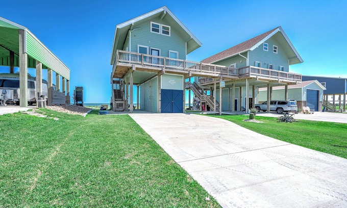 Cedar Lane Casa | Beautiful Beachfront Home with Amazing Views, Steps to Beach