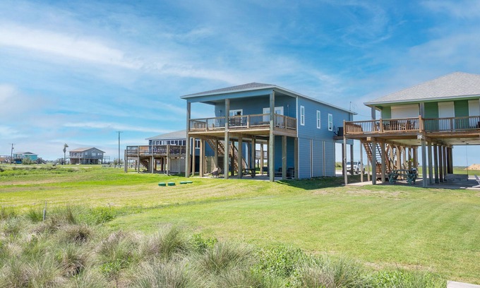 Cedar Lane Casa | Beautiful Beachfront Home with Beach Access.