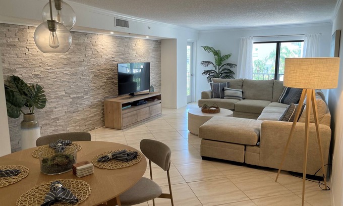 Sand Key Condominio | Beautiful Beachfront Sand Key 2 Bedroom Condo
