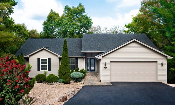 McGaheysville Casa | Beautiful Big Resort Home, Vistas, Piscina, Ping Pong, Air Hockey, Futbolín, Wii