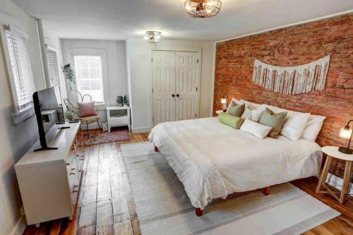Historic Downtown Lancaster Casa | Beautiful Boho Villa on Vine in the heart of Lancaster