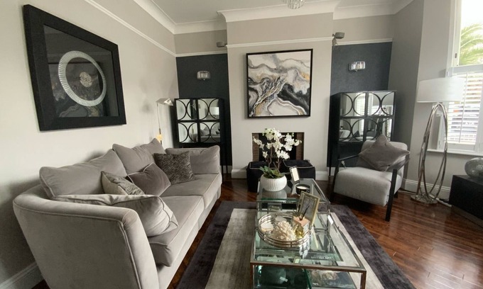 Lewisham Casa | Beautiful, Boutique, Period Victorian London house,- 8 miles into Central London
