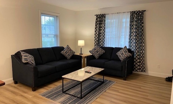 Warwick Casa | Beautiful brand new 2 bedroom Duplex near Oakland Beach