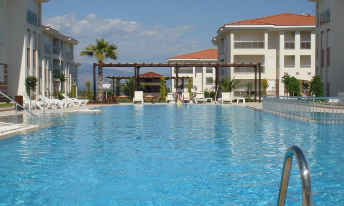 Manavgat Condominio | Hermosa y luminosa casa de 3 dormitorios en una popular comunidad privada cerrada.