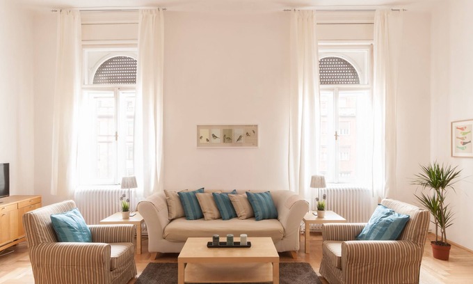 Palace District Apartamento | Hermoso, luminoso y espacioso apartamento de 4 dormitorios con 2 baños.