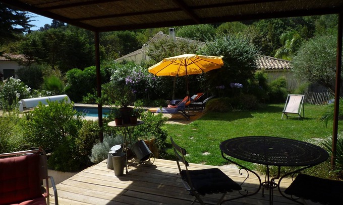 Le Mourillon Casa | Hermosa casa luminosa de estilo californiano en Cap Brun con piscina