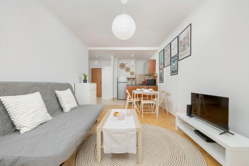 Muranow Apartamento | Beautiful & Bright Walowa Apartments with Balcony by Noclegi Renters