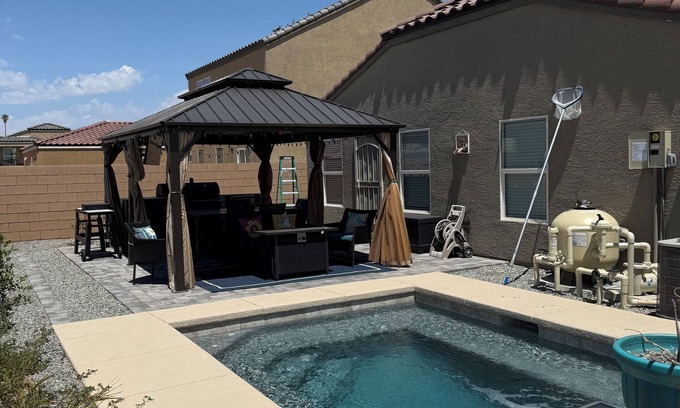 Bullhead City Casa | Beautiful Bullhead City Home Built-In Pool, BBQ, Covered Patio, 4 Mins to River