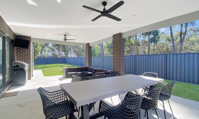 Moama Casa | Beautiful Bush Surroundings. Walk to Murray River & Main St Moama. Pets Welcome