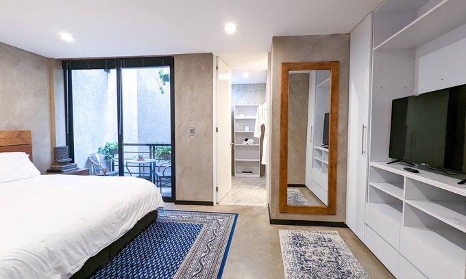 Escandon Apartamento | Beautiful Business Condo in the heart of Condesa | Indoor waterfall