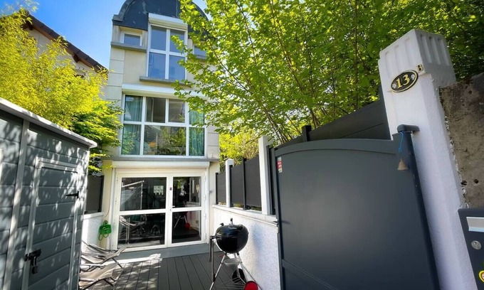 Issy-les-Moulineaux Casa | Beautiful Cosy House w/ Private Patio