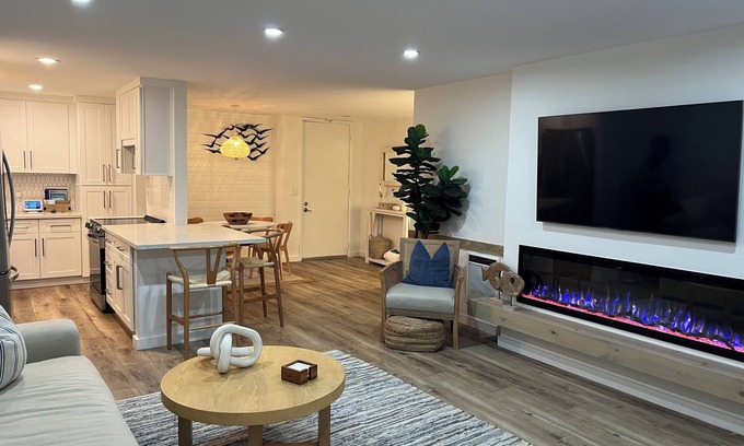 Rancho Palos Verdes Condominio | Beautiful condo near the beach, sleeps 4, 30 day min. stay required 2 bed 2 bath