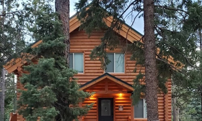 Duck Creek Village Cabina | Beautiful Cabin in Duck Creek Village