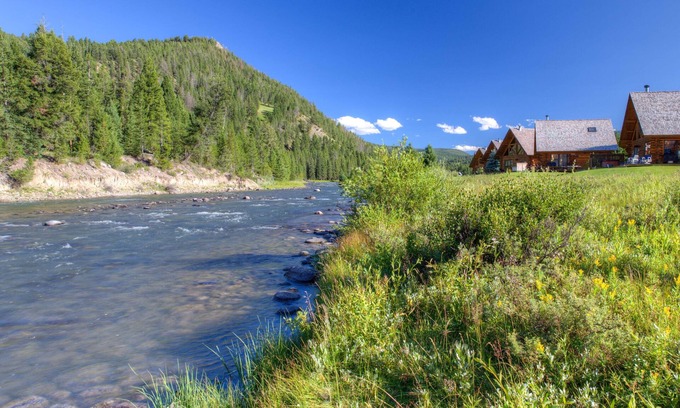Gallatin Gateway Casa | Cabina de lujo en el río Gallatin en Big Sky, MT! ¡Cerca de Big Sky y Yellowstone!