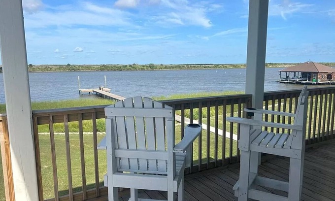 Hackberry Casa | Beautiful camp in Angler Bay! Come enjoy the best of Hackberry.