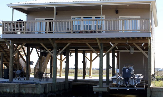 Hackberry Casa | Hermoso campamento en el canal privado 409 Lake Breeze Rd