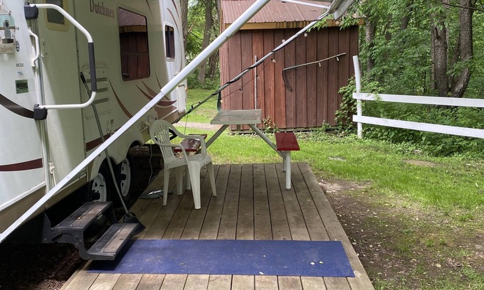 Dewittville Casa | Beautiful Camper on a country road.