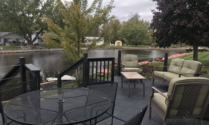 Prudenville Casa | Beautiful Canal Front Houghton Lake 3/2. Close to trails. Golf cart use in sub