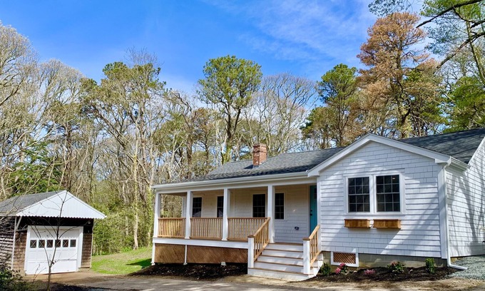 Centerville Cabaña | Beautiful cape cottage! Recently renovated from top to bottom