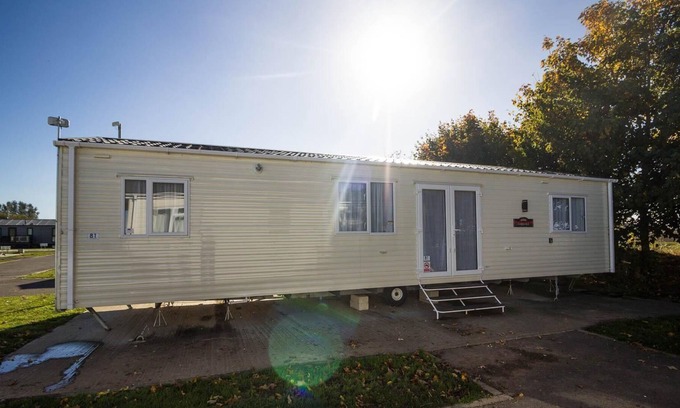 Skegness Casa | Beautiful caravan for hire at Southview Holiday Park near Skegness ref 33081M