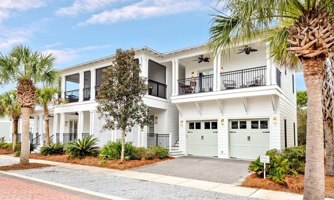 Alys Beach Casa | BEAUTIFUL Carriage House in Seacrest, Sleeps 4! HUGE POOL & FREE TRAM SERVICE!