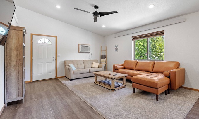Rapid City Condominio | Beautiful, Centrally Located Condo with Wifi and AC