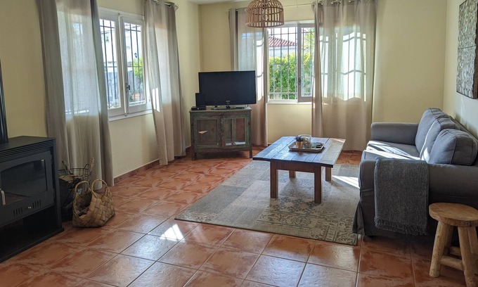 Vinaros Chalet De Esquí | Precioso chalet a 1 min. a pie de la playa con gran jardín privado.
