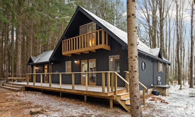 Bellaire Chalet De Esquí | Beautiful Chalet at Schuss Mtn. - Golf, Wine, Torch Lake, Lake Bellaire, Shorts