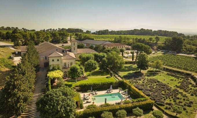 Sorgues Villa | Castillo con piscina privada en alquiler, alquiler de vacaciones en Provenza, alquiler de vacaciones en Provenza, alquiler de vacaciones en Provenza