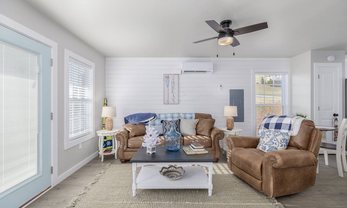 Bean Station Cabaña | Beautiful Cherokee Lake Cozy Cottage 2 bed - 2 1/2 Bath, all new!