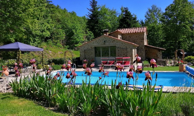 Caprese Michelangelo Villa | HERMOSO Y ROMÁNTICO CONVERSO GRANERO PARA 2 PERSONAS, CON PISCINA PRIVADA