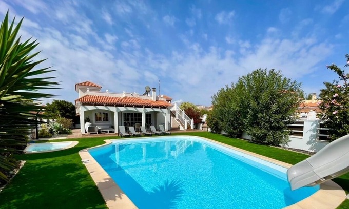 Caleta de Fuste Villa | Villa Ellie con piscina privada, tobogán de agua, mesa de billar y WIFI gratuito