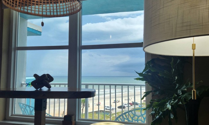 Lenox Park Condominio | Beautiful, comfortable oceanview condo located in prime Daytona Beach location!