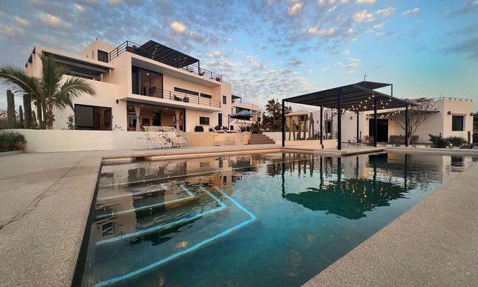 El Pescadero Casa | Beautiful compound 5-minute walk to the beach. Pool and fire pit.