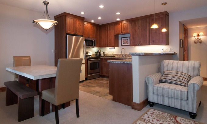 Olympic Valley Condominio | Hermoso Condominio en el corazón de Squaw Valley
