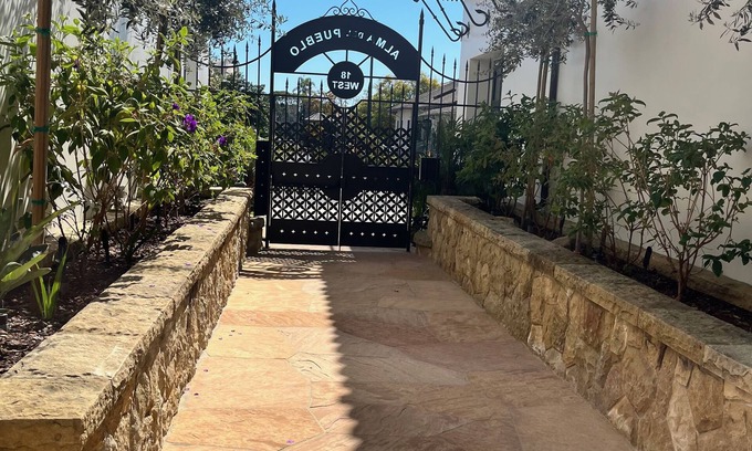 Historic Downtown Santa Barbara Condominio | Beautiful Condo in the heart of Santa Barbara