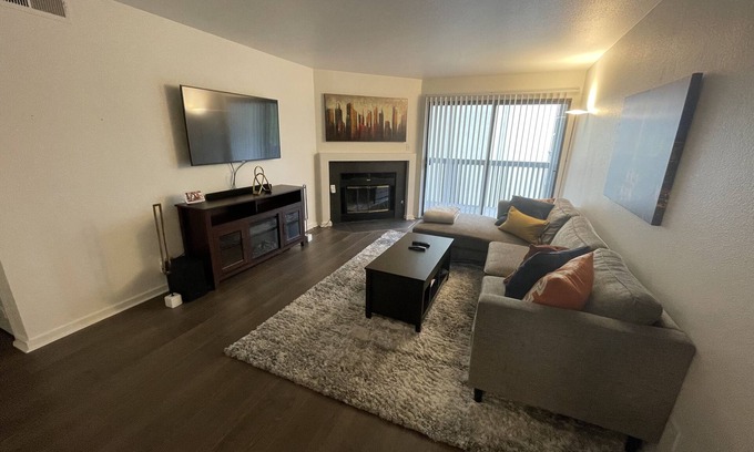 Castro Valley Condominio | Beautiful condo located minutes from downtown Hayward.