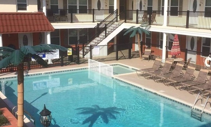 North Wildwood Condominio | Beautiful condo - one block from the beach!