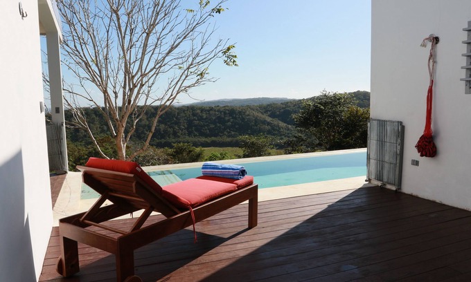 Santa Elena Casa | Hermosa casa moderna con impresionantes vistas panorámicas y piscina para amantes de las aves.