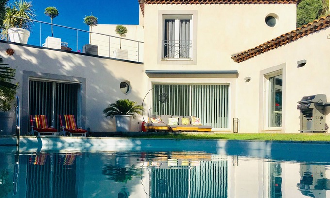 Le Redon Villa | Hermosa villa contemporánea, piscina climatizada, jacuzzi.