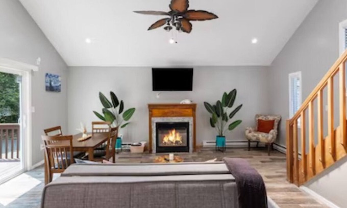 Tobyhanna Casa | Beautiful contemporary style home located in the heart of the Poconos.