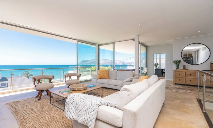 St. James Casa | Beautiful contemporary 4-bedroom house in Cape Town