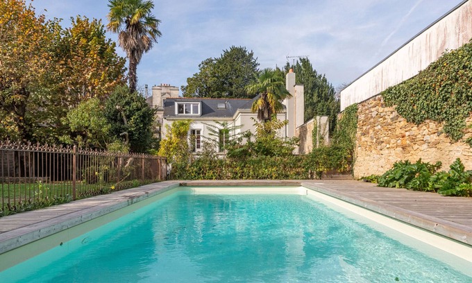 Salorges - Sainte-Anne Chalet De Esquí | Beautiful house with swimming pool