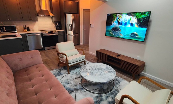 Hercules Apartamento | Beautiful Contemporary Home in Pinole Hills