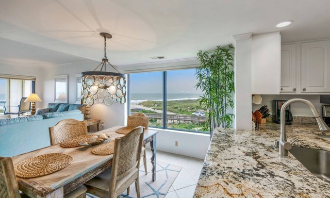 Amelia City Condominio | Hermoso condominio frente al mar con impresionantes vistas a la playa