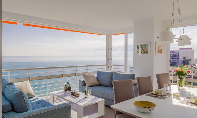 Costa del Sol Apartamento | Beautiful corner apartment with spectacular sea views close to beach